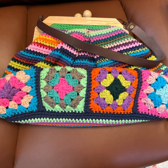Oversized Wood Frame Crochet Kisslock Bag NWOT - Picture 4 of 6